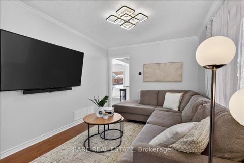 Photo 6 at 28 Hawkins Drive, Ardagh, Barrie