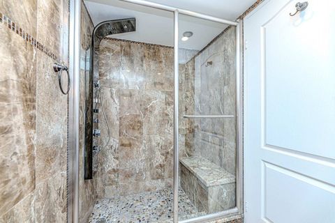 Photo 14 at 1005 - 7 Townsgate Drive, Yorkhill, Vaughan