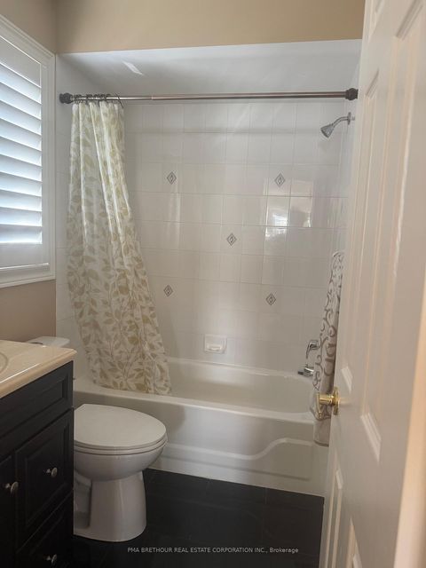 Photo 7 at 7 - 10719 Bathurst Street, Mill Pond, Richmond Hill