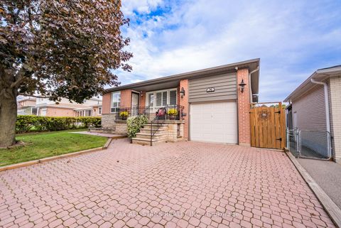 Photo 1 at 36 Midcroft Drive, Malvern West, Toronto
