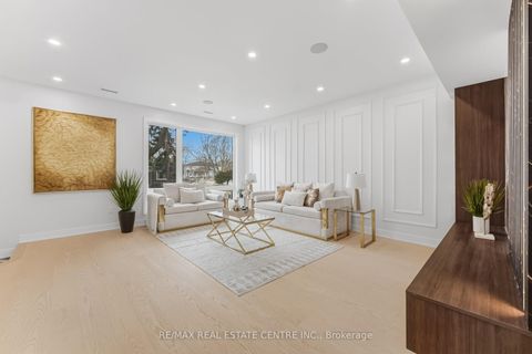 Photo 3 at 11 Bentley Drive, Queensway, Toronto