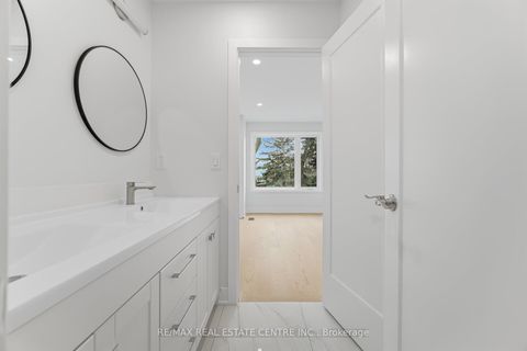 Photo 32 at 11 Bentley Drive, Queensway, Toronto