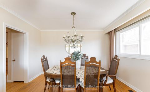 Photo 6 at 28 Braywin Drive N, The Westway, Toronto