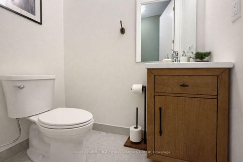 Photo 7 at 714 - 5 Steckley House Lane, Rural Richmond Hill, Richmond Hill