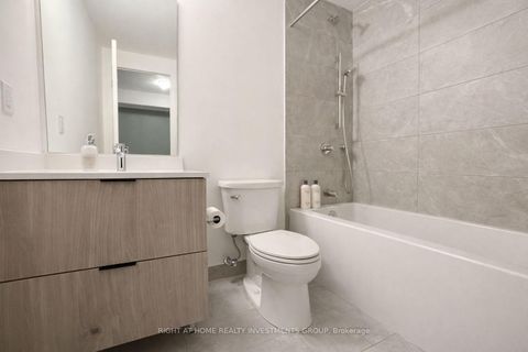 Photo 11 at 714 - 5 Steckley House Lane, Rural Richmond Hill, Richmond Hill