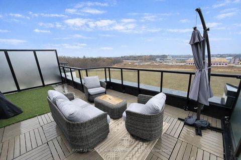 Photo 12 at 714 - 5 Steckley House Lane, Rural Richmond Hill, Richmond Hill