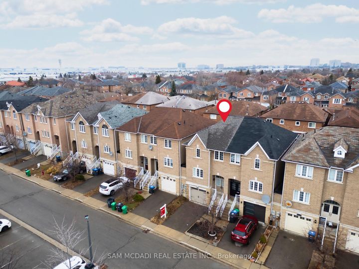 Photo 2 at 5783 Tiz Road, Hurontario, Mississauga