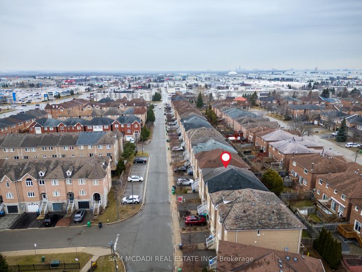 Photo 4 at 5783 Tiz Road, Hurontario, Mississauga