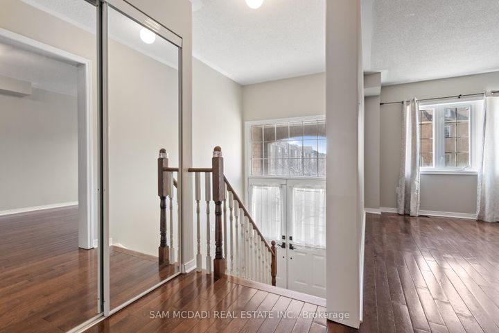 Photo 8 at 5783 Tiz Road, Hurontario, Mississauga