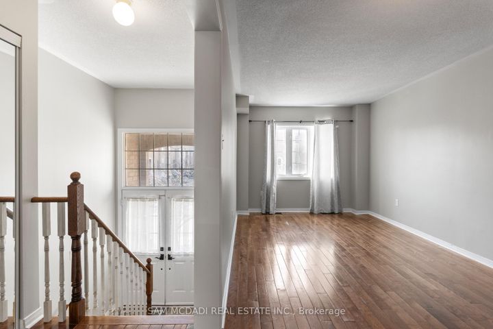 Photo 9 at 5783 Tiz Road, Hurontario, Mississauga