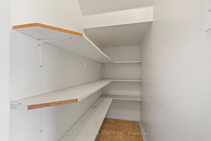 Photo 14 at 5783 Tiz Road, Hurontario, Mississauga