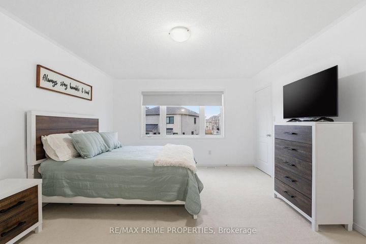 Photo 13 at 157 Meadowhawk Trail, Bradford, Bradford West Gwillimbury