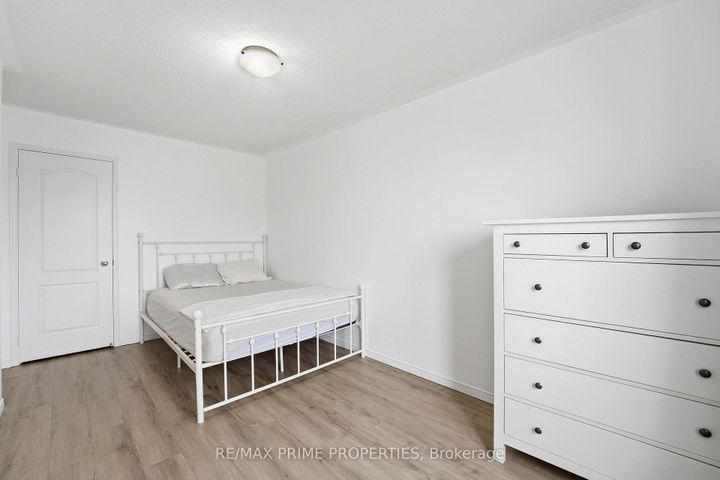 Photo 16 at 157 Meadowhawk Trail, Bradford, Bradford West Gwillimbury