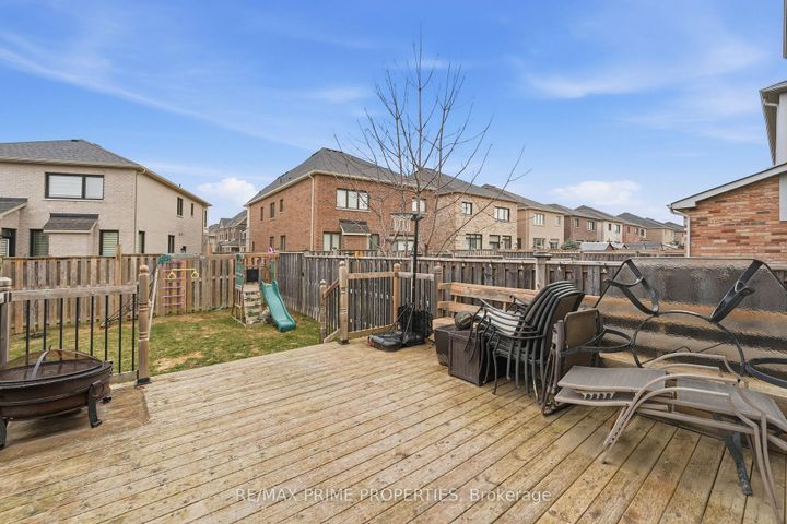 Photo 21 at 157 Meadowhawk Trail, Bradford, Bradford West Gwillimbury