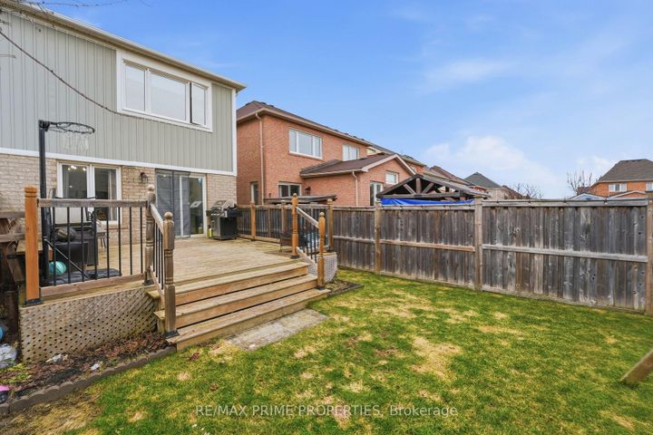 Photo 24 at 157 Meadowhawk Trail, Bradford, Bradford West Gwillimbury