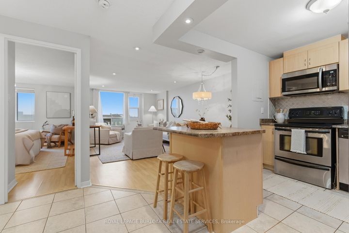 Photo 2 at 312 - 6720 Glen Erin Drive, Meadowvale, Mississauga