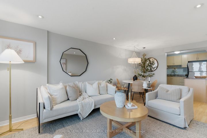 Photo 10 at 312 - 6720 Glen Erin Drive, Meadowvale, Mississauga