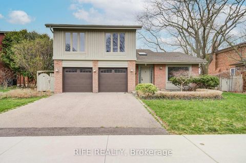 Photo 1 at 17 Bramble Drive, Don Mills, Toronto