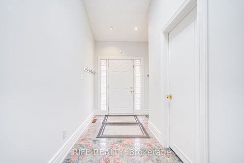 Photo 2 at 17 Bramble Drive, Don Mills, Toronto