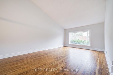 Photo 5 at 17 Bramble Drive, Don Mills, Toronto