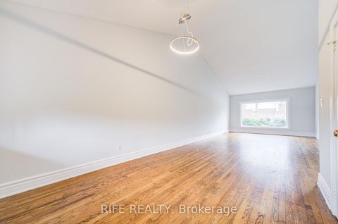 Photo 11 at 17 Bramble Drive, Don Mills, Toronto