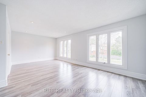 Photo 33 at 17 Bramble Drive, Don Mills, Toronto