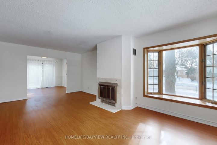 Photo 8 at 22 Marowyne Drive, Don Valley Village, Toronto