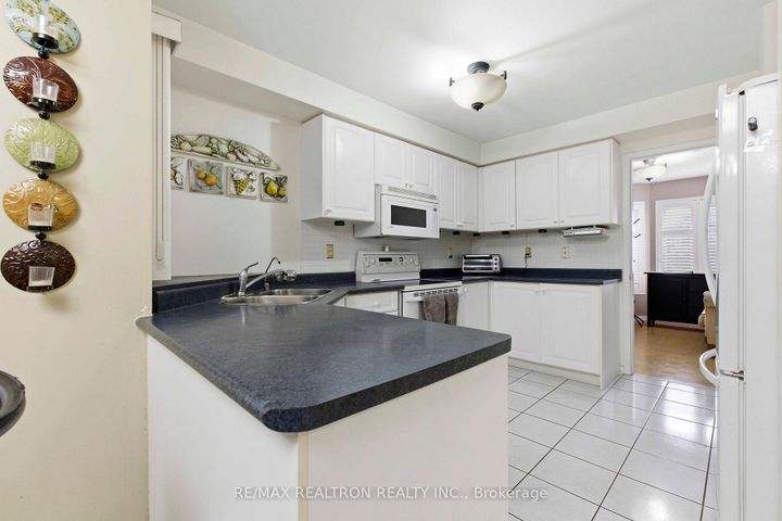 Photo 10 at 68 Lavender Place, East Woodbridge, Vaughan