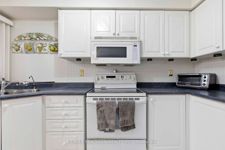 Photo 11 at 68 Lavender Place, East Woodbridge, Vaughan