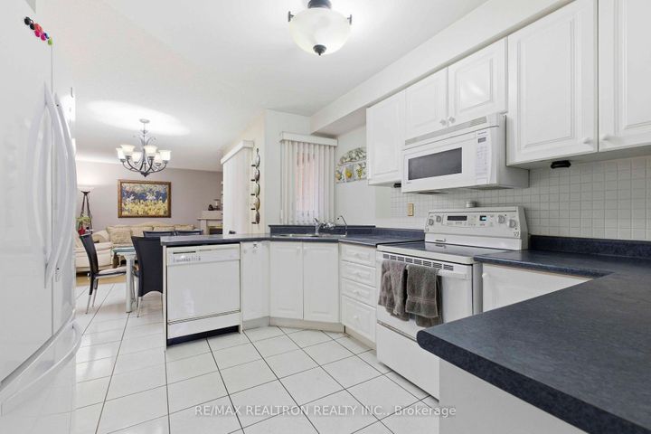 Photo 12 at 68 Lavender Place, East Woodbridge, Vaughan