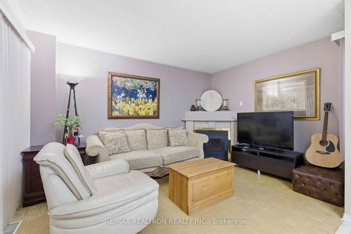 Photo 13 at 68 Lavender Place, East Woodbridge, Vaughan