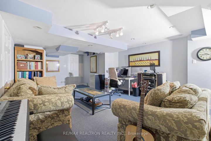 Photo 32 at 68 Lavender Place, East Woodbridge, Vaughan