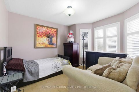 Photo 4 at 68 Lavender Place, East Woodbridge, Vaughan