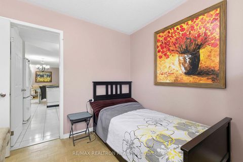 Photo 5 at 68 Lavender Place, East Woodbridge, Vaughan