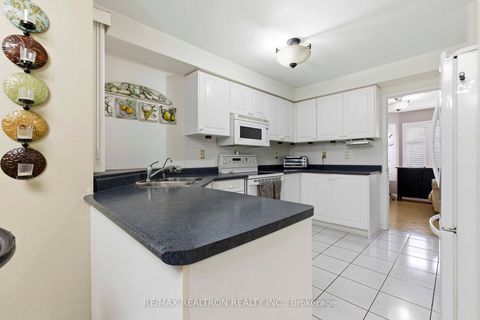 Photo 10 at 68 Lavender Place, East Woodbridge, Vaughan