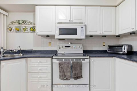 Photo 11 at 68 Lavender Place, East Woodbridge, Vaughan