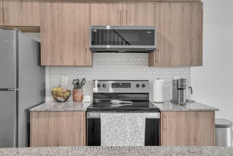 Photo 2 at 89 Fairlane Avenue, Painswick South, Barrie