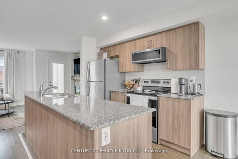 Photo 3 at 89 Fairlane Avenue, Painswick South, Barrie