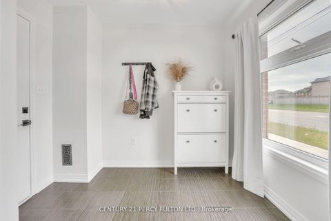 Photo 5 at 89 Fairlane Avenue, Painswick South, Barrie