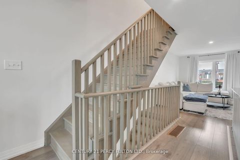 Photo 10 at 89 Fairlane Avenue, Painswick South, Barrie