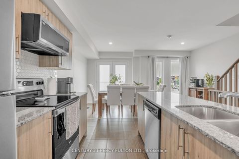 Photo 11 at 89 Fairlane Avenue, Painswick South, Barrie