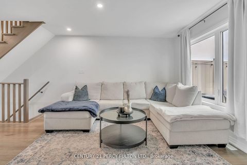 Photo 13 at 89 Fairlane Avenue, Painswick South, Barrie