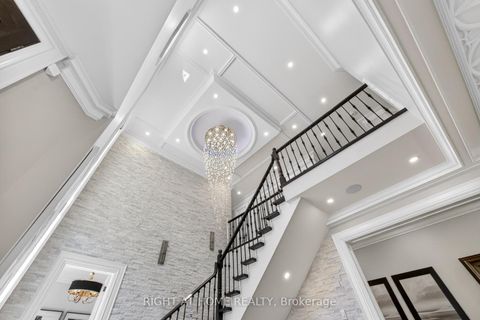 Photo 4 at 661 Wellington Street W, Aurora Highlands, Aurora