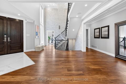 Photo 5 at 661 Wellington Street W, Aurora Highlands, Aurora