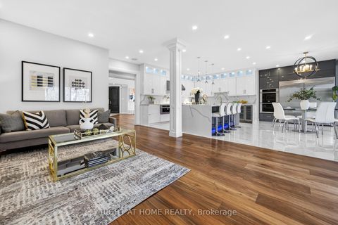 Photo 15 at 661 Wellington Street W, Aurora Highlands, Aurora