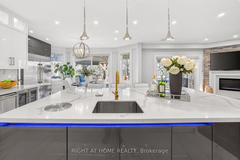 Photo 20 at 661 Wellington Street W, Aurora Highlands, Aurora