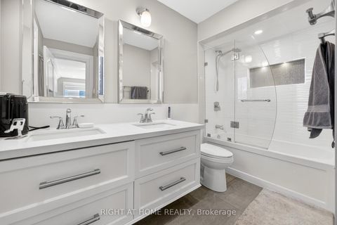 Photo 32 at 661 Wellington Street W, Aurora Highlands, Aurora