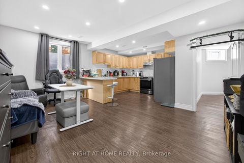 Photo 34 at 661 Wellington Street W, Aurora Highlands, Aurora