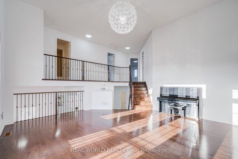 Photo 11 at 247 Selwyn Road, Jefferson, Richmond Hill