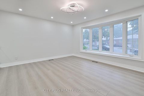 Photo 4 at 23 Reiber Crescent, Steeles, Toronto